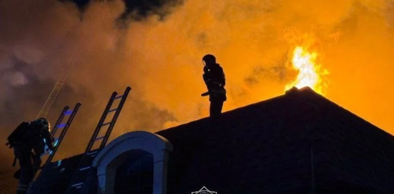 Елордада екі қабатты ғимараттан өрт шықты