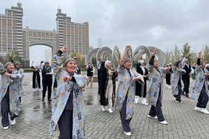 Елордалық зейнеткерлер қазақ биінен ерекше флэшмоб өткізді