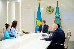 Астана әкімі гимнастшы Ақмарал Ерекешевамен кездесті