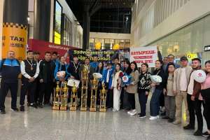 Елордалықтар әлем чемпионатында жеңіске жеткен каратэшілерді қарсы алды