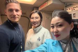 Астаналық дәрігер ұшақ бортында егде адамның өмірін сақтап қалды