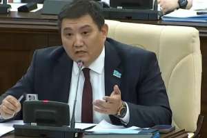 Алаяқтық жасаған жеке сот орындаушылары әлі жұмыс істеп жатыр: Бақытжан Базарбек министрді сынға алды