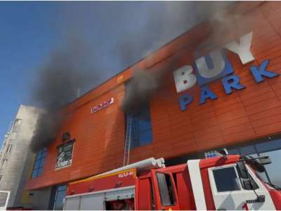 Шымкентте сауда ойын-сауық орталығы өртенді (ФОТО)