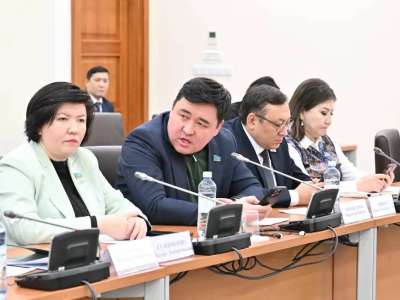 Депутат әлеуметтік қызметкерлердің жалақысын көтеруді ұсынды