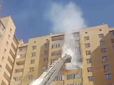 Астанада көпқабатты тұрғын үйден өрт шықты (ВИДЕО)