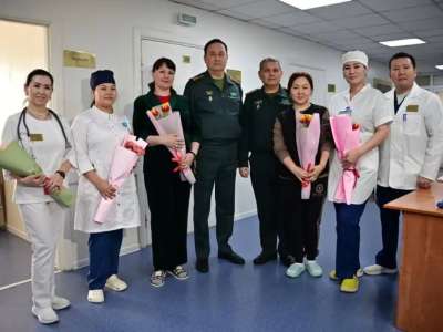 Астанада әскери дәрігерлер мен пациенттерді құттықтады