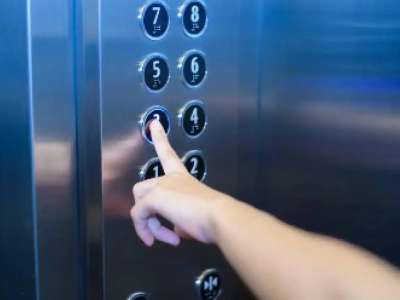 Eлордалық тұрғын лифтте қалып қойды