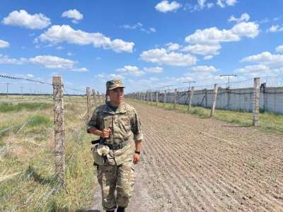 Ұландық жауынгер сотталған адамның қашып кетуіне жол бермеді