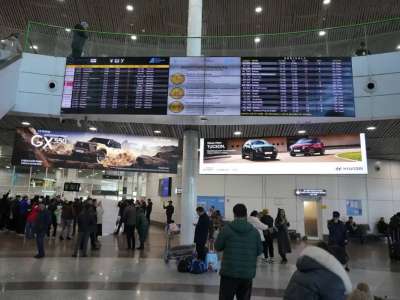 Елордада ұшаққа кешігіп келіп, полицейге тіл тигізген жолаушы сотталды