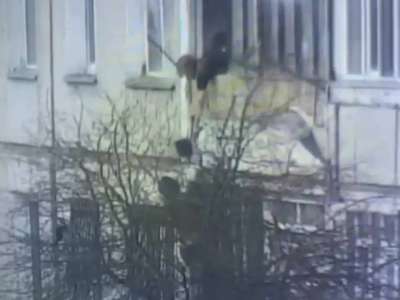 Ақмола облысында полицейлер бүтін бір отбасыны жанып жатқан пәтерден құтқарды