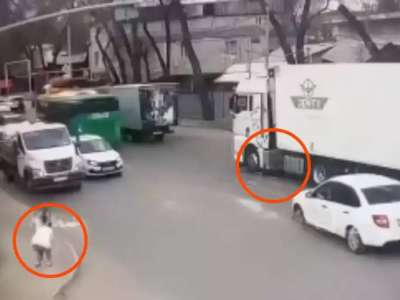 7 жасар қызды қағып кетті: Алматыдағы оқиғаға байланысты автобус жүргізушісі жауапқа тартылды