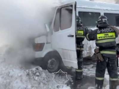 Астананың сол жағалауында шағын автобус отқа оранды