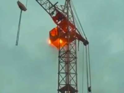 Қарағандыда мұнара краны өртенді