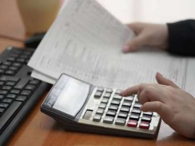 «Сынып жетекшілікке 85 мың теңге»: белгілі ұстаз министрге үндеу жолдады