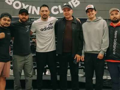 Василий Ломаченко Жәнібек Әлімханұлына сәттілік тіледі