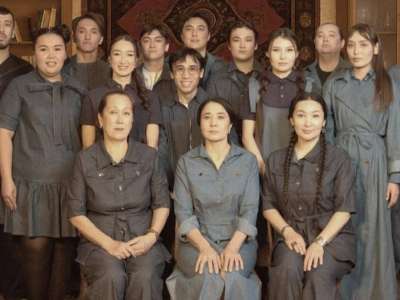 «Жылы мұң»: театрда алғаш рет қойылым ЖИ технологиясымен сахналанады