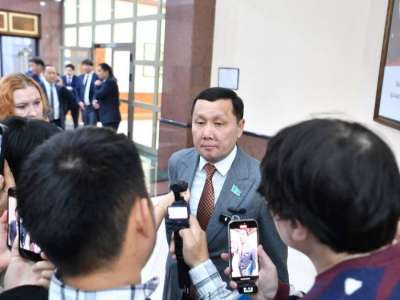 “Сұраққа тіке жауап бердім”: депутат Абзал Құспан тоқалды заңдастыру туралы