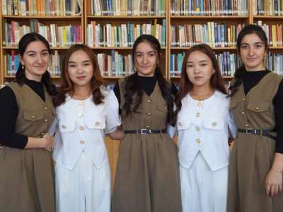 Әзербайжандық үшем мен қырғызстандық егіздер қазақ тілін үйреніп жүр (ВИДЕО)