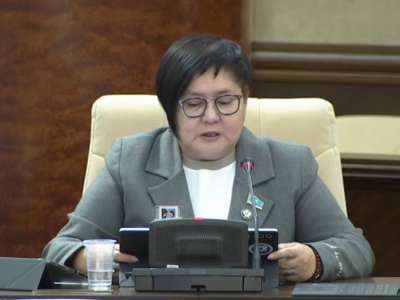 Мәжіліс депутаты Ажар Сағындықова қазақстандық әйелдер үшін қысқартылған жұмыс аптасын заңмен бекітуді ұсынды