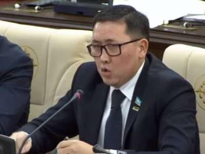 Мәжіліс депутаты ауруханалардағы көлік тұрағы мәселесін көтерді