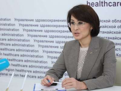 Ақмарал Әлназарова ұшақта есінен танып қалған бойжеткенге көмек көрсетті (ВИДЕО)