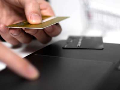 Полицейлер зейнеткерлерді алаяқтардан құтқарып қалды