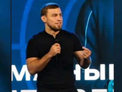 «Өгей әкем нашақор болды»: танымал спортшы Василий Тахтай балалық шағы туралы айтты