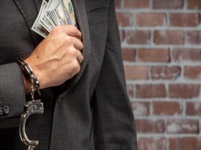 Алматыда жеке сот орындаушысы 370 миллион теңгеден астам қаржыны заңсыз иемденген