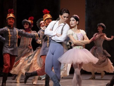 Астаналық театрдың Омандағы қойылымын екі күнде 2 мыңнан астам көрермен тамашалады