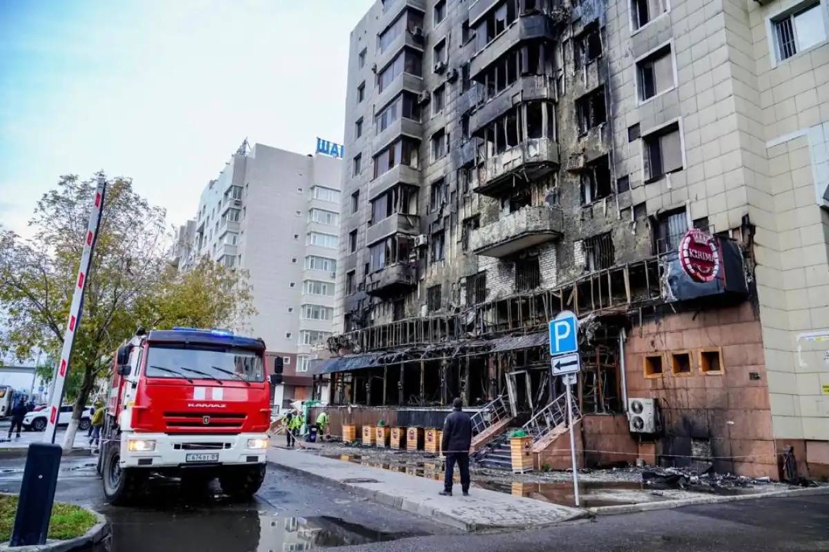 Астанада  Достық көшесіндегі тұрғын үйлердің бірінен өрт шықты