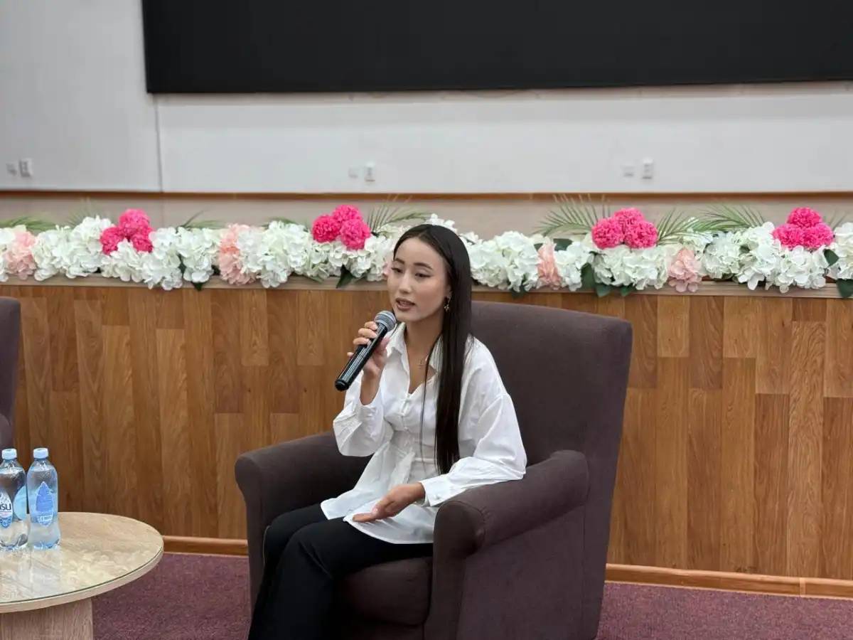 Jastar Talks: полиглот Ақерке Орынғалиева астаналық студенттермен сұхбаттасты