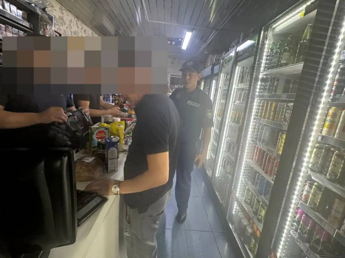 «Заң және тәртіп»: елордадағы сауда орнында тыйым салынған өнімдер тәркіленді