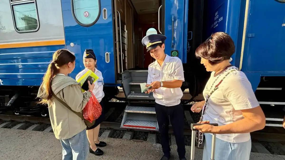 100-ден астам жолаушы Jibek joly туристік пойызымен жолға шықты