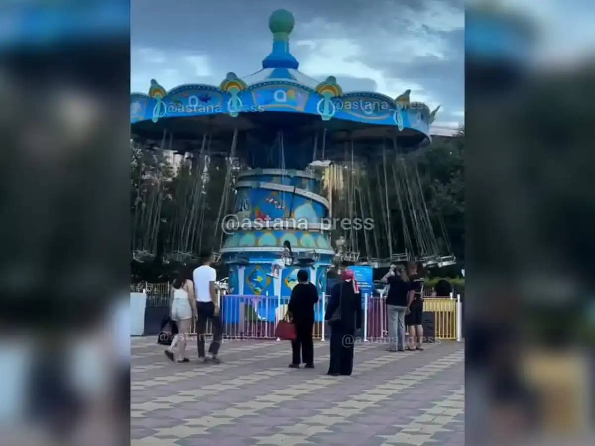 Қозғалыс кезінде сәндік қаптамасы түскен: елордадағы аттракциондардың бірі уақытша жабылды