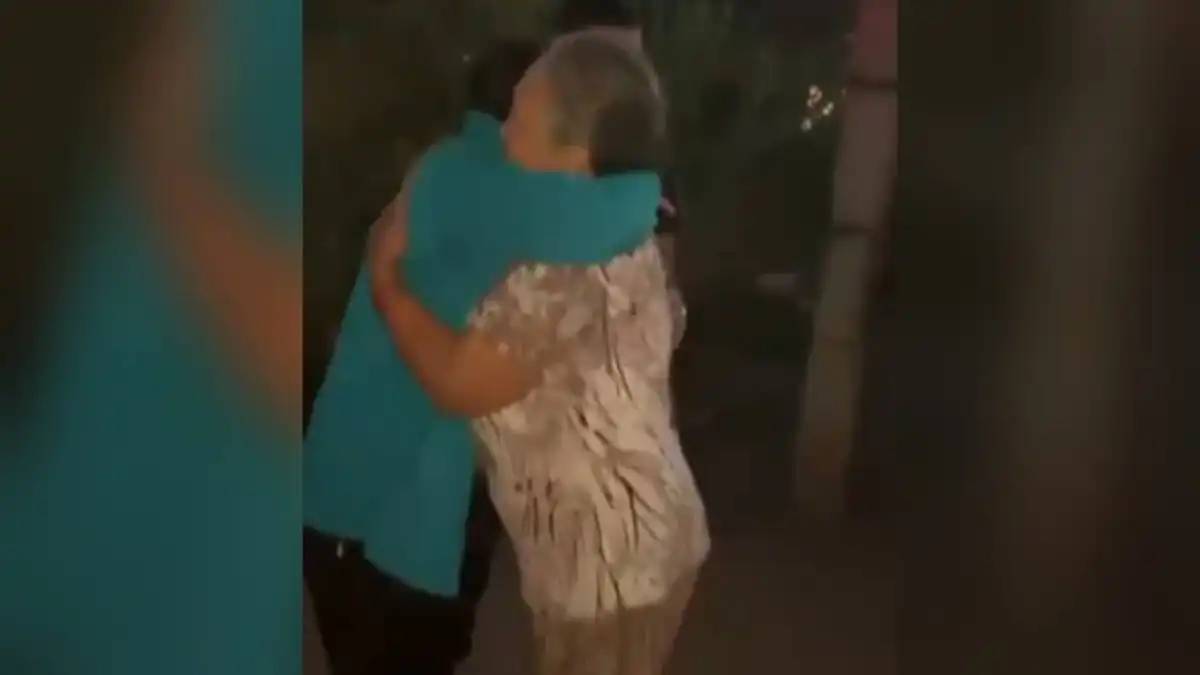 ШҚО тұрғыны туған әпкесімен 20 жылдан кейін кездесті (ВИДЕО)