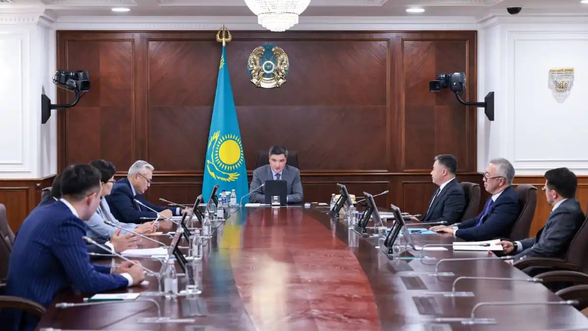 Олжас Бектенов 100 ірі жобаны цифрлық теңгеге көшіруді тапсырды