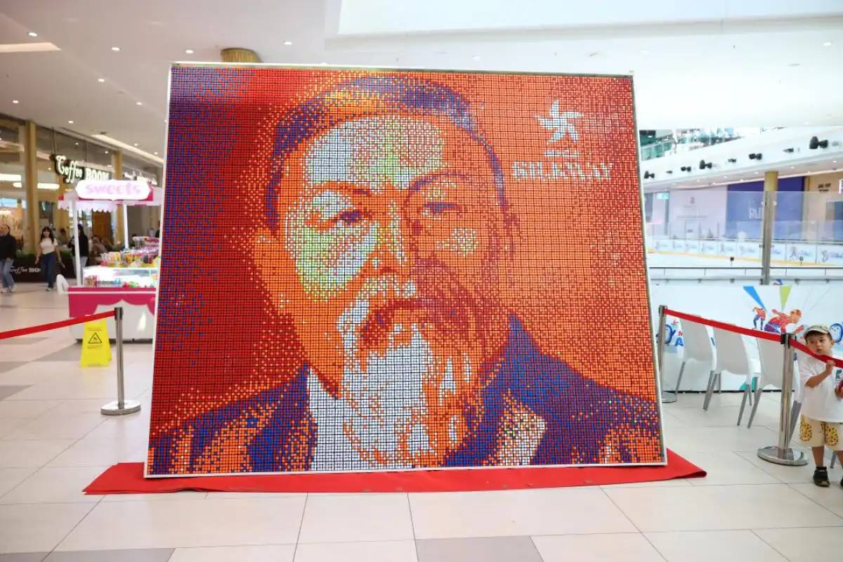 Астанада 3 мың Рубик текшесінен Абайдың алып портреті жасалды