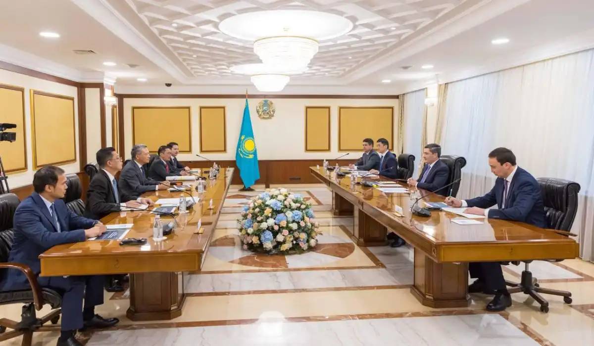 Олжас Бектенов Proton Holdings басшысымен елімізде электромобиль шығару жоспарын талқылады