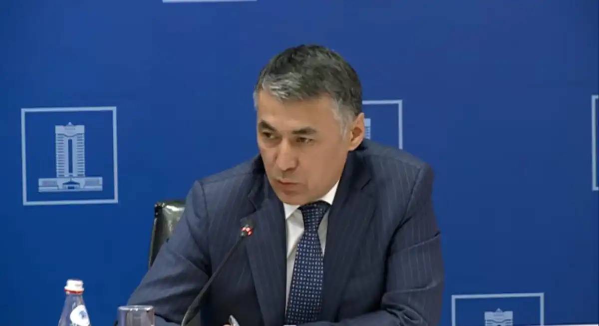 «Пластиктік ыдыстан басқа не өндіреді»: Қазмұнайгаз төрағасы жауап берді