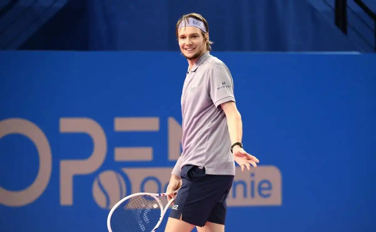 Қазақстандық теннисші Қытайдағы турнирдің жартылай финалына шықты