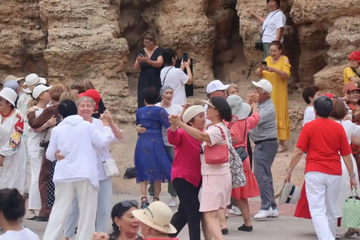 Астанада зейнеткерлерге арналған би кештері өтеді