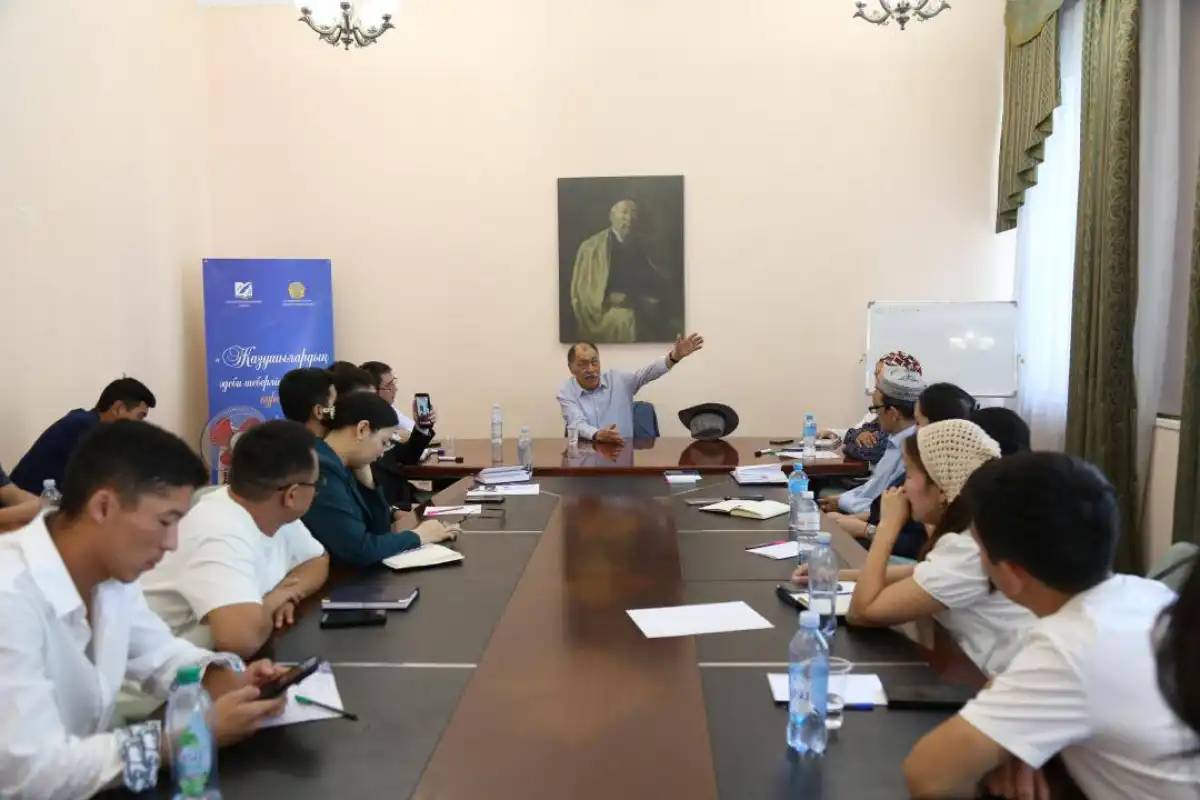 Жас қаламгерлерге арналған әдеби шеберлік мектебі басталды