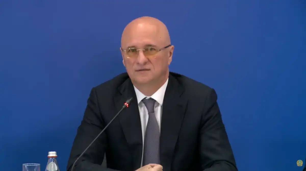 Елімізде жанармай бағасы көршілес елдермен теңестіріледі – Роман Скляр