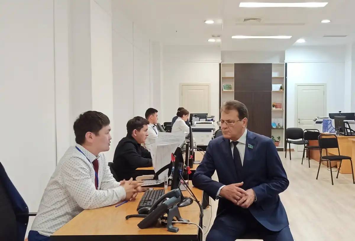 Сенатор елордадағы «iKOMEK 109» орталығының жұмысымен танысты