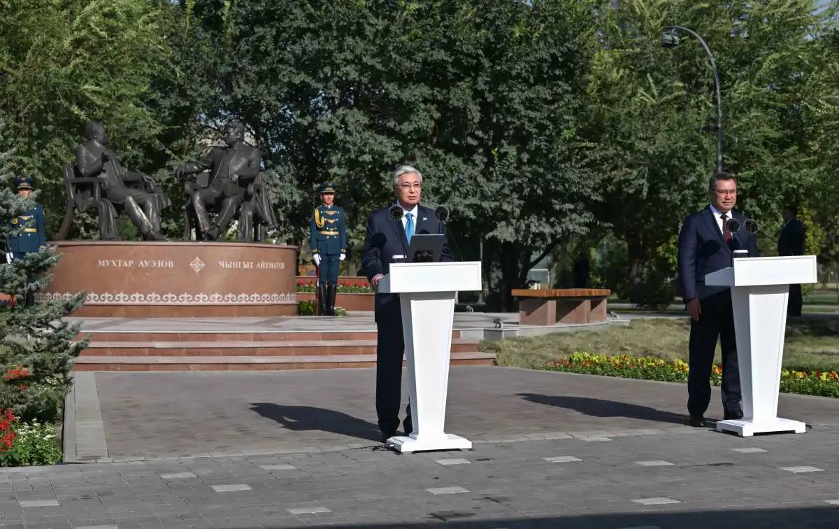 Бішкекте Мұхтар Әуезов пен Шыңғыс Айтматовқа арналған ескерткіш ашылды