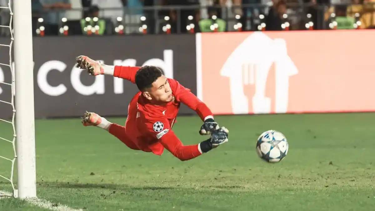 «Тегін массаж»: Қақпашы Темірлан Анарбековке халық ерекше сыйлықтар ұсынып жатыр