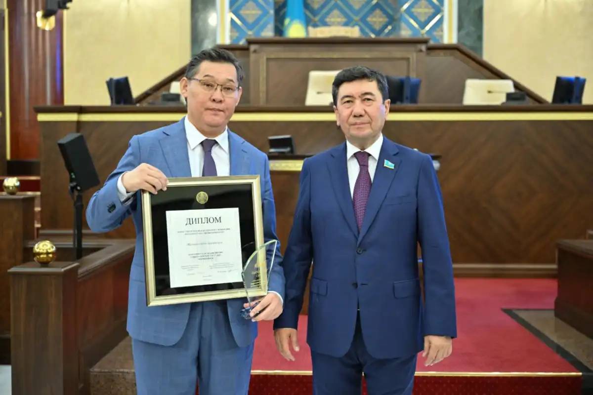 Мәжілісте «Парламент сөзі» сыйлығының иегерлері марапатталды