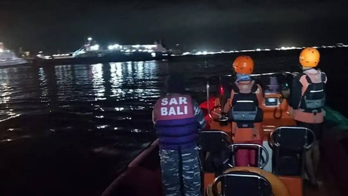 Бали аралында паром суға батып, 4 адам қаза тапты