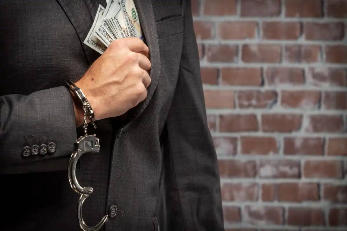 Аса iрi мөлшерде алаяқтық жасады деген күдікті Ресейден экстрадицияланды (ВИДЕО)