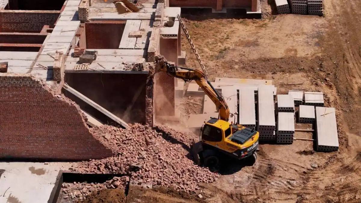 «300-ден астам үлескерді алдаған»: Елордада құрылыс компаниясына қатысты іс тергеліп жатыр